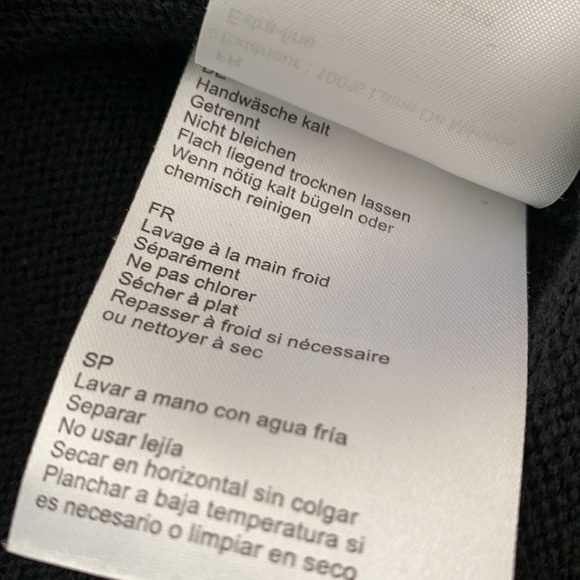 Worn once Perfect moment sski sweater in black sz M - Picture 5 of 6